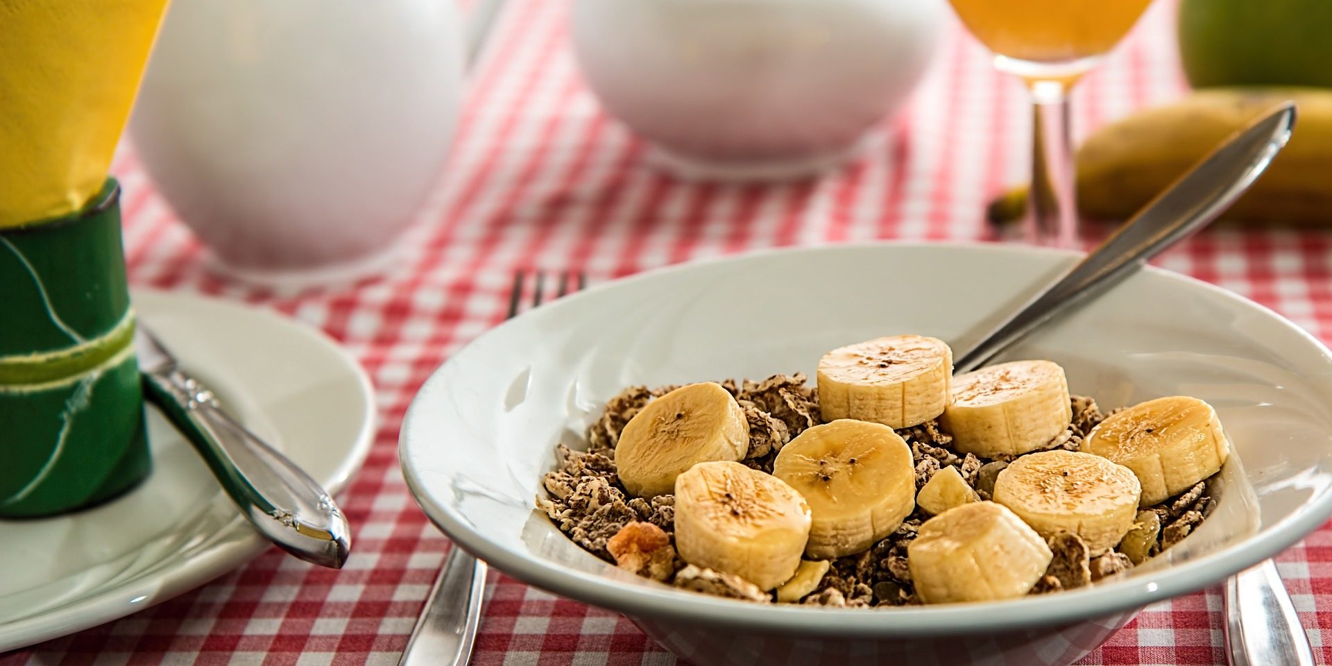 The importance of breakfast Oatmeal with bananas